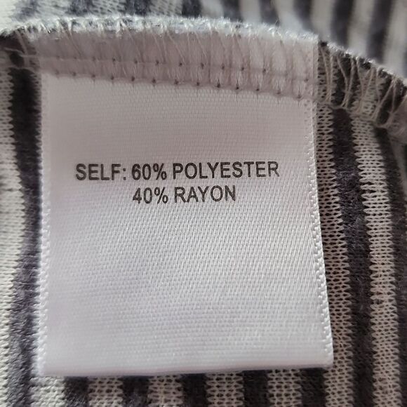 Rose + Olive Dark Gray Dotted Pullover Top Women's Plus 1X - Picture 4 of 7